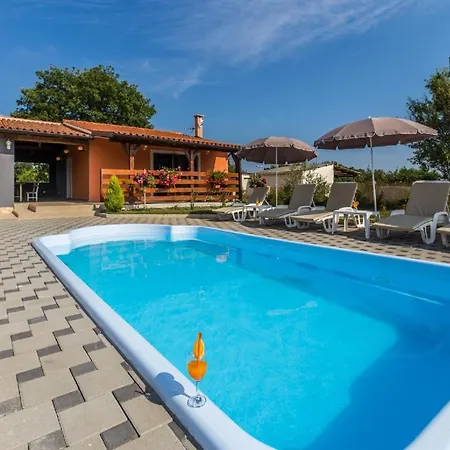 Mit Privatpool Fuer 6 Personen Ca 90 Qm In Pula, Istrien Istrische Riviera Tatil Evi
