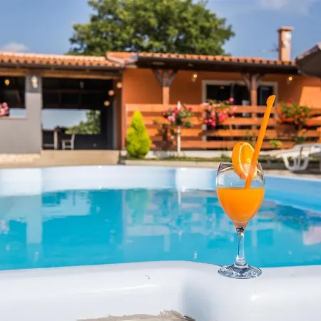 Holiday home Mit Privatpool Fuer 6 Personen Ca 90 Qm In Pula, Istrien Istrische Riviera