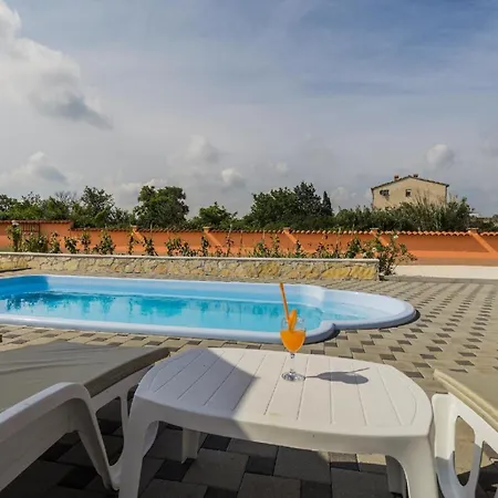 Mit Privatpool Fuer 6 Personen Ca 90 Qm In Pula, Istrien Istrische Riviera