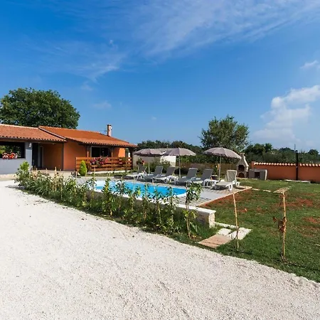 Holiday home Mit Privatpool Fuer 6 Personen Ca 90 Qm In Pula, Istrien Istrische Riviera
