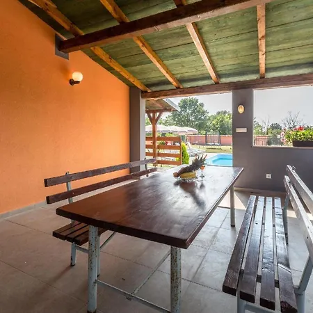 Holiday home Mit Privatpool Fuer 6 Personen Ca 90 Qm In Pula, Istrien Istrische Riviera