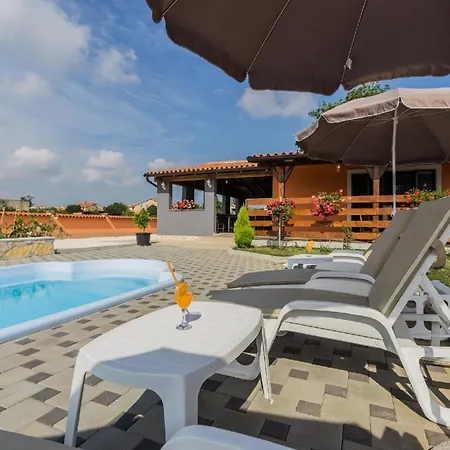 Mit Privatpool Fuer 6 Personen Ca 90 Qm In Pula, Istrien Istrische Riviera Pula
