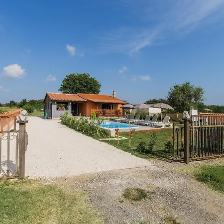 Mit Privatpool Fuer 6 Personen Ca 90 Qm In Pula, Istrien Istrische Riviera *